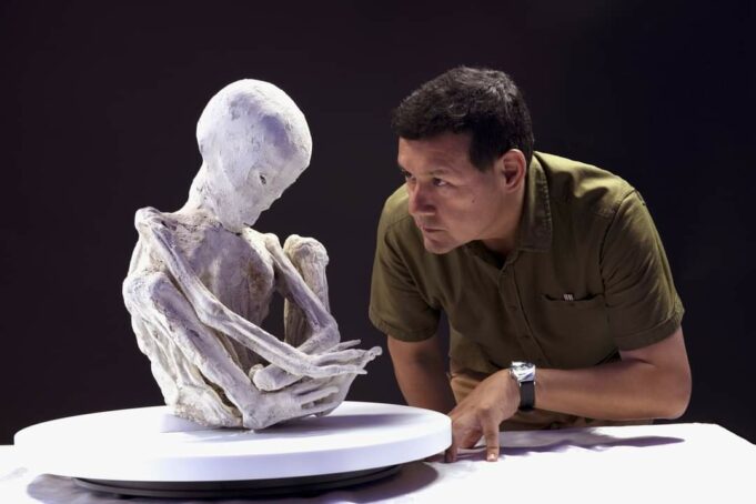 Presentación de dos Nuevas especies con tres dedos en la colección de las «Momias de Nazca» este 12 de marzo en Los Ángeles, EE.UU.