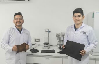 Jóvenes emprendedores crean biocuero con residuos de frutos y vegetales