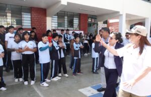 Ministra de Educación confirma que más del 90% de colegios recibió materiales educativos