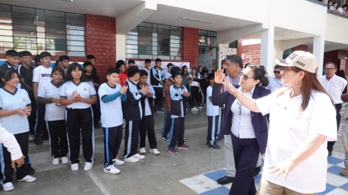 Ministra de Educación confirma que más del 90% de colegios recibió materiales educativos