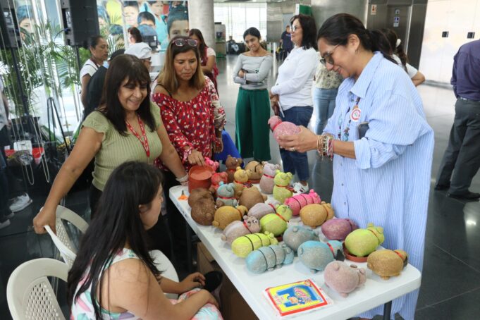 Egresadas y estudiantes de CEBE con síndrome de down inician emprendimiento