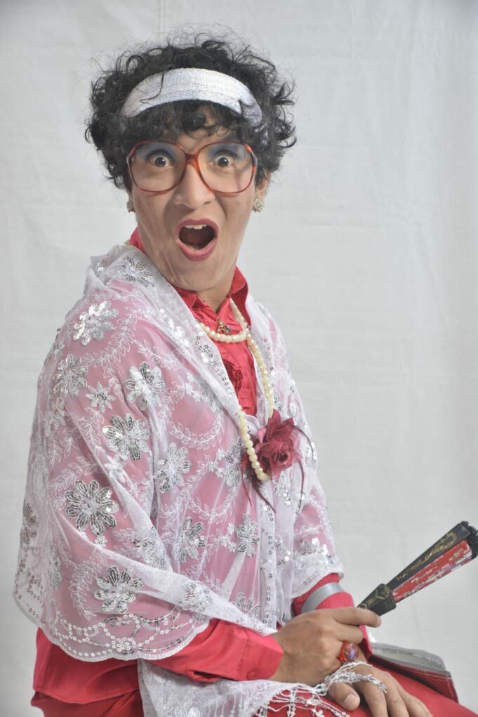 Doña Dolores: La Revelación de TikTok que Conquista Corazones en Todo el Mundo