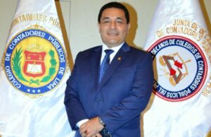 Gerente general del Colegio de Contadores Públicos de Lima, Augusto Trujillo, pide no distraerse con caso Rolex