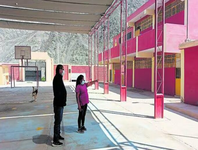 Arequipa: a una semana de las clases colegios son un desastre