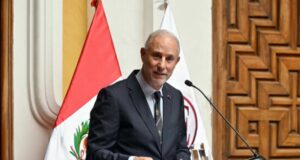 Canciller, Javier González, adelantó salida de Alberto Otaróla y este lo llama «majadero»