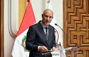 Canciller, Javier González, adelantó salida de Alberto Otaróla y este lo llama «majadero»