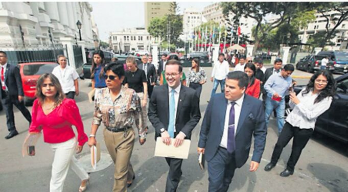 La agenda de Avanza País sereduce a la captura de Cerrón