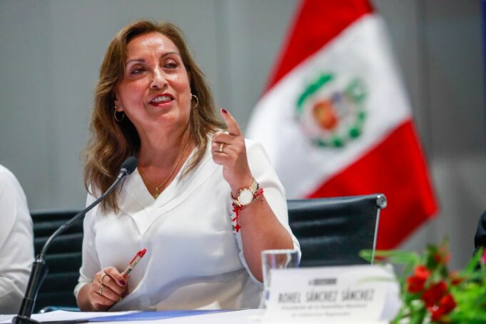 Dina Boluarte por caso Rolex: no acudió a Fiscalia, se niega en Palacio, y cierra acceso a su casa