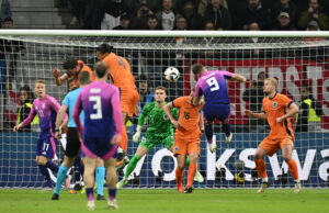 Alemania sigue en racha al superar a Países Bajos 2-1 en Frankfurt