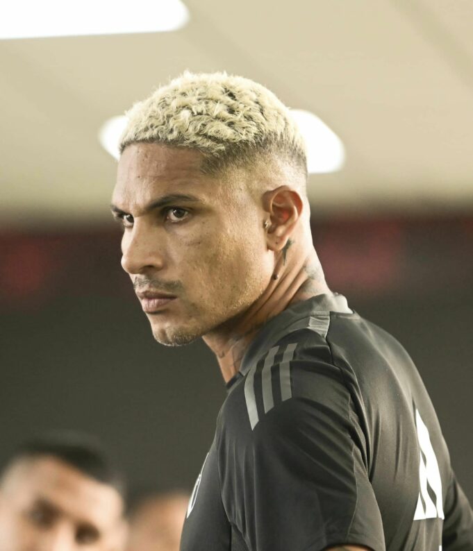 Paolo Guerrero regresó a Lima y tuvo primer entrenamiento con la Selección