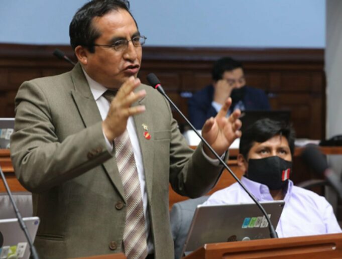 Congresista Alfredo Pariona es trasladado a Lima para ser internado en hospital Rebagliati