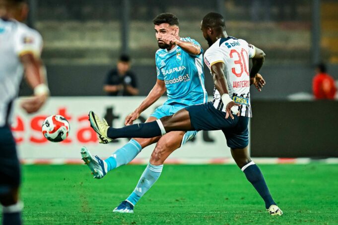 Sporing Cristal único líder del Apertura al superar a Alianza Lima 2-1 en el Nacional