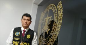 Por tumbarse la puerta de Dina Boluarte en busca de los Rolex, Coronel Harvey Colchado fue retirado de la Diviac