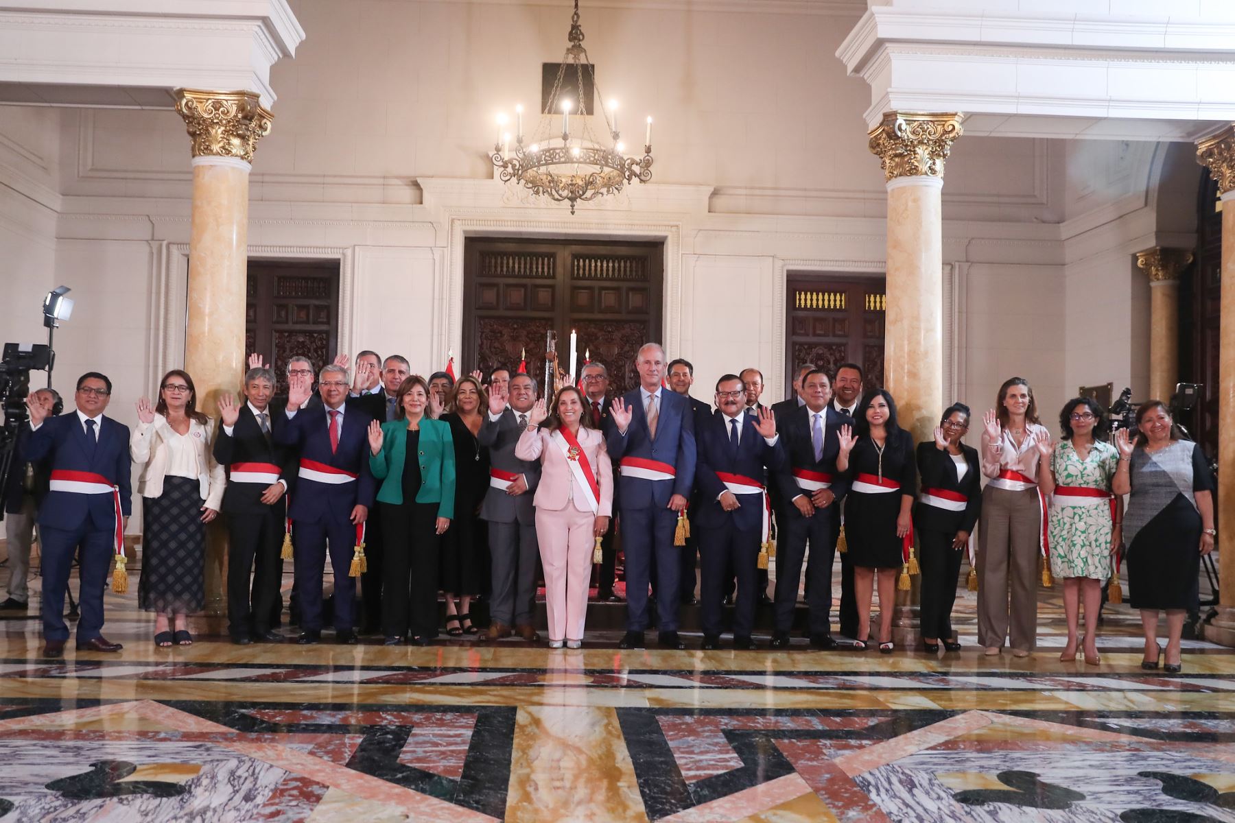 Presidenta Boluarte realizó seis cambios de ministros en medio del  escándalo por el Rolexgate