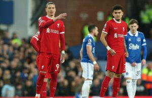 Liverpool le dice adiós al título de la Premier League al perder con Everton 2-0