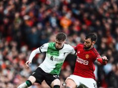 Liverpool empató con el United 2-2 y se dejó alcanzar por Arsenal en la punta de la Premier