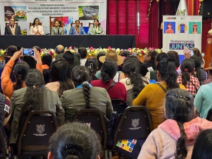 Ministra Teresa Hernández impulsa mayor participación de mujeres en la política