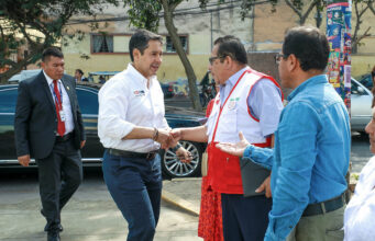 Ministro Demartini supervisa entrega de alimentos Qali Warma a institución educativa Pedro Labarthe en La Victoria