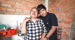 Madre invidente aprendió técnica Shiatsu y sueña con abrir centro de masajes para dar trabajo a personas con discapacidad visual