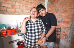 Madre invidente aprendió técnica Shiatsu y sueña con abrir centro de masajes para dar trabajo a personas con discapacidad visual