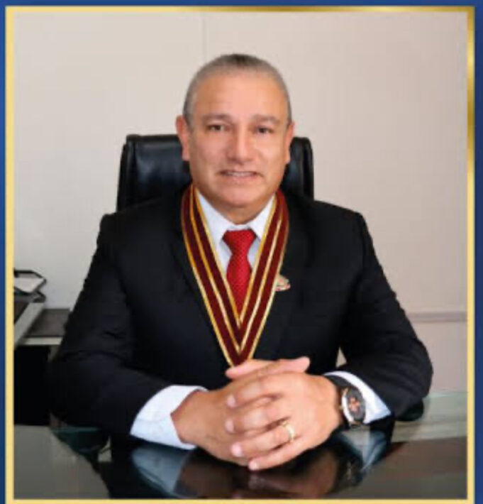 Los Colegios profesionales deben promover la gobernabilidad