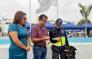 S.J.M: Condecoran a perro sereno «Atila» en l marco del Día del Sereno Municipal