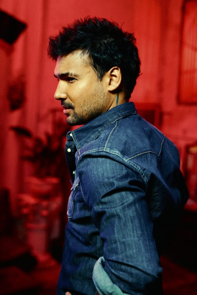 Ezio Oliva:Presenta nuevo hit “Lugar Especial”