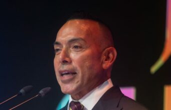 Empresario gastronómico Juan Chipoco presenta libro autobiográfico en Lima