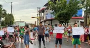 Iquitos: Enfrentamientos entre manifestantes y policías por cortes de luz