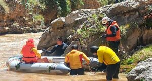 Policía de salvataje viaja hasta Junín para buscar cuerpos que cayeron al río Mantaro