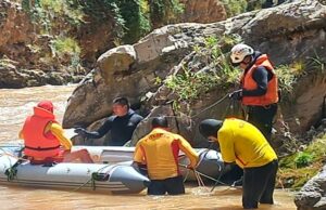 Policía de salvataje viaja hasta Junín para buscar cuerpos que cayeron al río Mantaro
