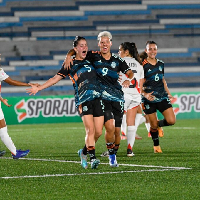 Perú fue goleado por Argentina 5-0 y el lunes se juega el boleto al Mundial ante Venezuela