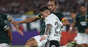 Alianza Lima rescató un empate ante Colo Colo 0-0 en Santiago y sigue en carrera