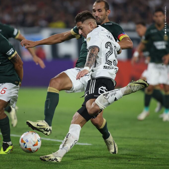 Alianza Lima rescató un empate ante Colo Colo 0-0 en Santiago y sigue en carrera