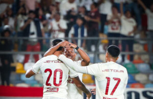 Universitario aplastó a Comerciantes Unidos por 6-0 y volvió a ser líder del Apertura