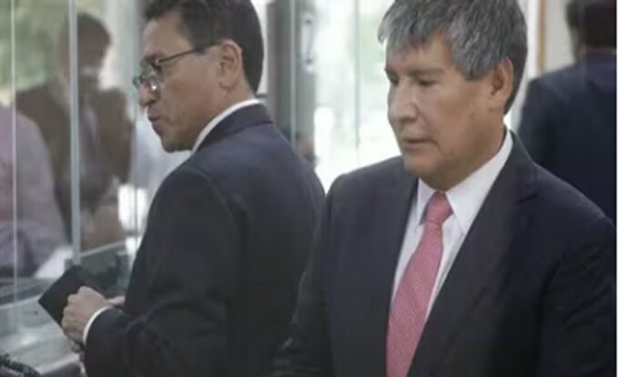Wilfredo Oscorima: gobernador de Ayacucho llega y se retira del Congreso, sin responder por el Rolexgate