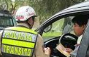 Ica: dictan prisión para policías que pidieron coima a un chofer