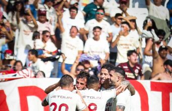 Universitario volvió a la punta del Apertura al imponerse a Unión Comercio 2-1