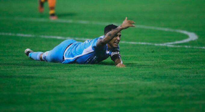 Yoshimar Yotún tiene una lesión de ligamentos y evaluarán dimensión de la misma