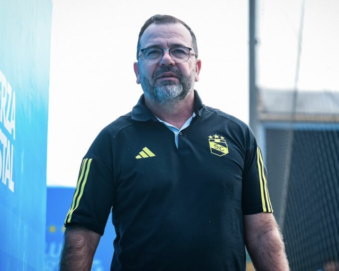 Brasileño Enderson Moreira dejó de ser técnico de Sporting Cristal
