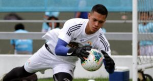 Renato Solís no atajará ante Comerciantes Unidos el sábado y entrará a cirugía