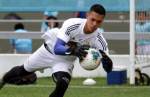 Renato Solís no atajará ante Comerciantes Unidos el sábado y entrará a cirugía