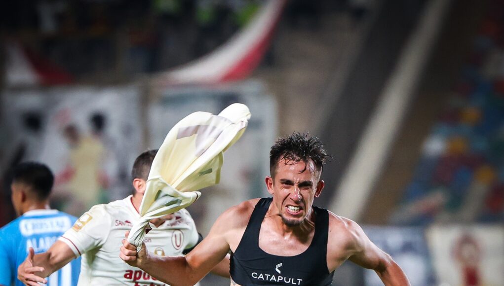 Universitario goleó a Cristal 4-1 y recuperó la punta del Apertura a dos fechas del final