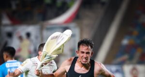 Universitario goleó a Cristal 4-1 y recuperó la punta del Apertura a dos fechas del final