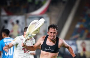 Universitario goleó a Cristal 4-1 y recuperó la punta del Apertura a dos fechas del final