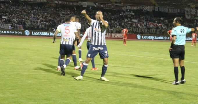 Alianza Lima logró triunfo ante Sport Huancayo 2-0 y volvió al tercer lugar