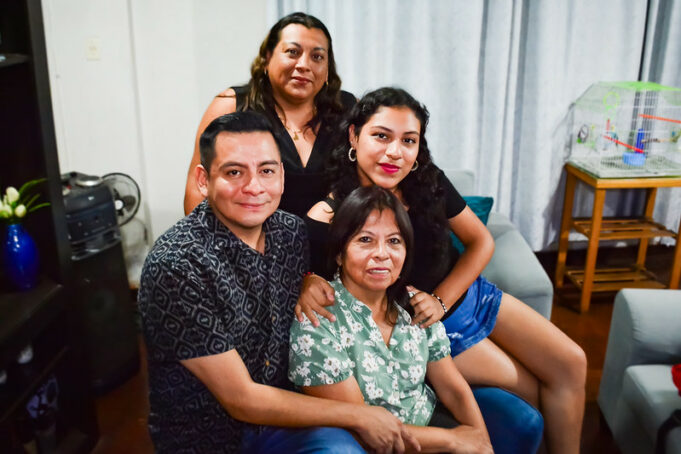 Día de la Madre: María del Carmen cambió el rumbo de su vida a base de trabajo, estudio y perseverancia