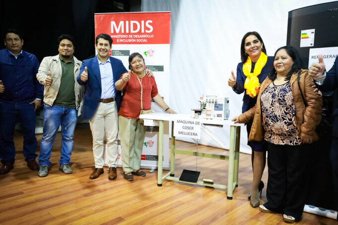 Más de 200 mujeres recibieron máquinas y equipos del Midis para impulsar negocios propios
