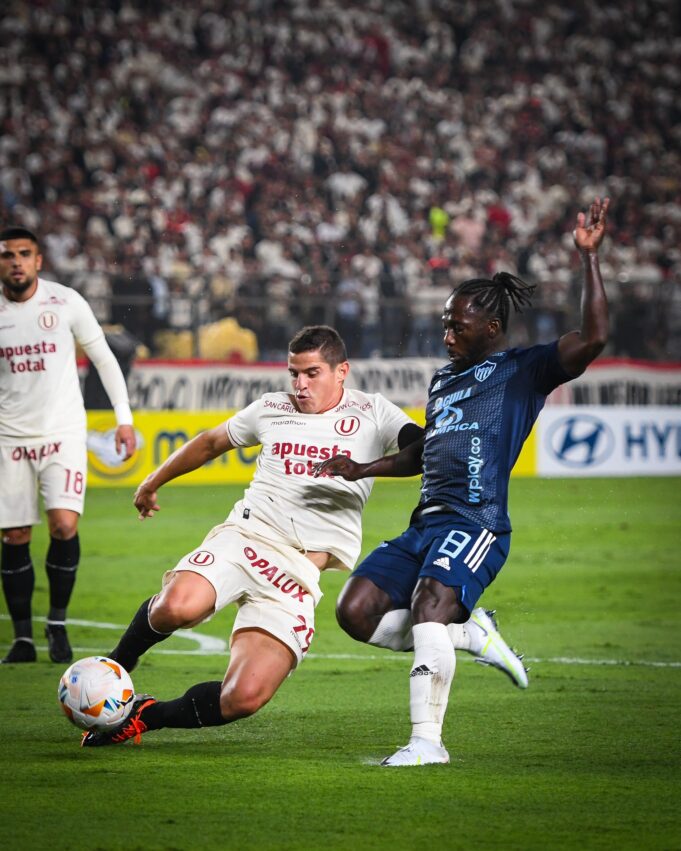 Universitario solo pudo igualar ante Junior 1-1 y complica sus chances de clasificar