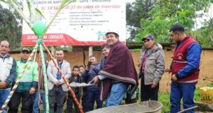 Gilmer Horna y alcalde ponen la primera piedra par moderna infraestructura municipal en Santo Tomás